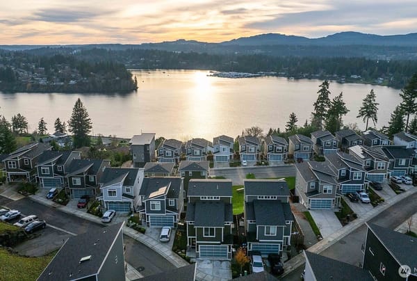 139 Blackfish Ct, Bremerton, WA 98310