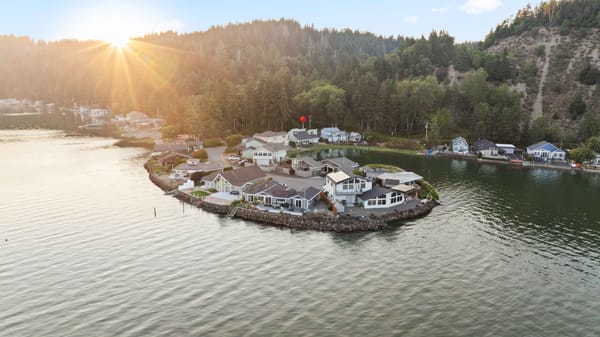 21 NE Bel Aire Dr, Belfair, WA 98528